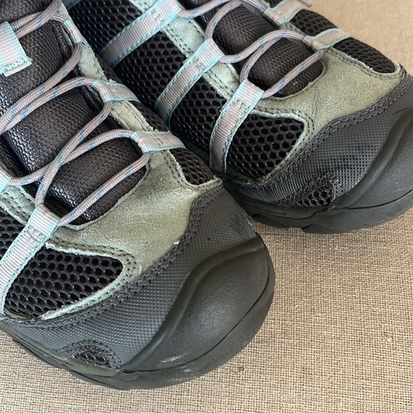 EUC Chaco’s hiking sneakers gray and teal mesh and suede.  8.5 - Picture 4 of 10